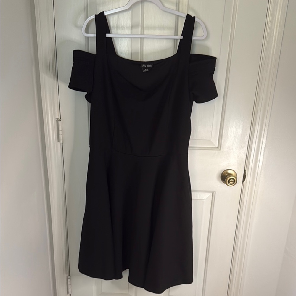 City Chic Black Heavy Weight Cold Shoulder Stretch Swing Mini Dress